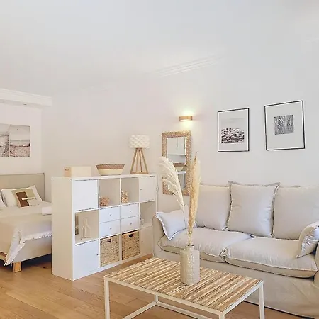 Bright Studio, Swimming-pool Apartmán