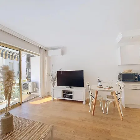 Bright Studio, Swimming-pool Apartment