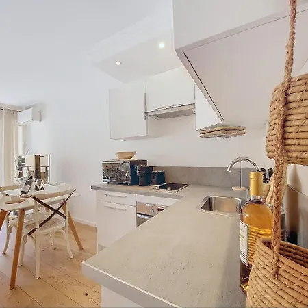 Apartment Bright Studio, Swimming-pool *